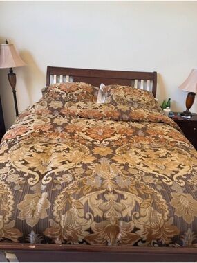 TC Brown and Gold Damask Comforter Set